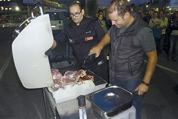 Linzmeier Baustoffe | Show-Grillen mit Weber-Grillseminar